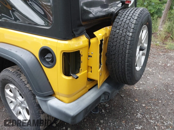 2019 Jeep Wrangler Unlimited Sport S z VIN 1C4HJXDNXKW565788, wystawiony jako IAAI lot #42265966 z przebiegiem 10 695 mil mil oraz . Historia ofert i sprzedaży dostępna na DreamBid. Obrazek 6.