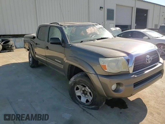 2011 Toyota Tacoma PreRunner z VIN 3TMJU4GNXBM119157, wystawiony jako Copart lot #53353185 z przebiegiem 355 118 mil mil oraz Szkoda całkowita • Salvage title. Historia ofert i sprzedaży dostępna na DreamBid. Obrazek 10.