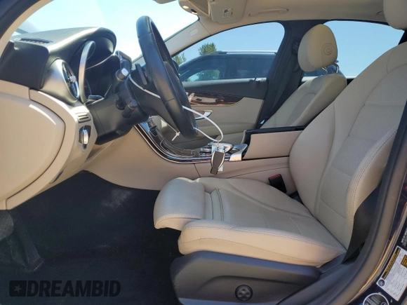 2016 Mercedes-Benz C 300 Luxury z VIN 55SWF4KB8GU145652, wystawiony jako Copart lot #60137295 z przebiegiem 92 495 mil mil oraz Szkoda całkowita • Salvage title. Historia ofert i sprzedaży dostępna na DreamBid. Obrazek 7.