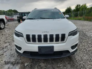 2019 Jeep Cherokee Latitude Plus with VIN 1C4PJLLB0KD333207, listed as a Copart auction lot 60720725 with 67,826 mi miles and Salvage title. Bid and sale history available at DreamBid. Image 5.