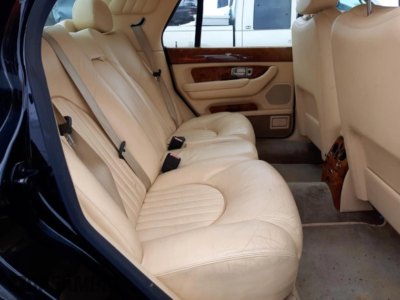 2001 Bentley Arnage with VIN SCBLC31E71CX06210, listed as a Copart auction lot 88364305 with Not Provided miles and Clean Title. Bid and sale history available at DreamBid. Image 10.