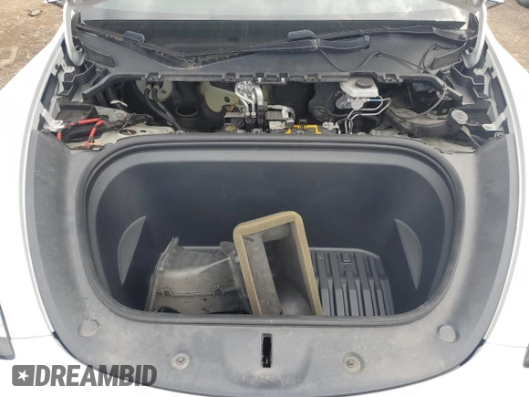 2021 Tesla Model Y Long Range z VIN 5YJYGDEE6MF077764, wystawiony jako Copart lot #53814015 z przebiegiem 87 903 mil mil oraz Szkoda całkowita • Salvage title. Historia ofert i sprzedaży dostępna na DreamBid. Obrazek 11.
