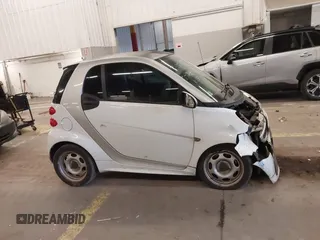 2015 Smart fortwo Passion with VIN WMEEJ3BA1FK805997, listed as a IAAI auction lot 41900723 with 102,185 mi miles. Bid and sale history available at carsss.com. Image 14.