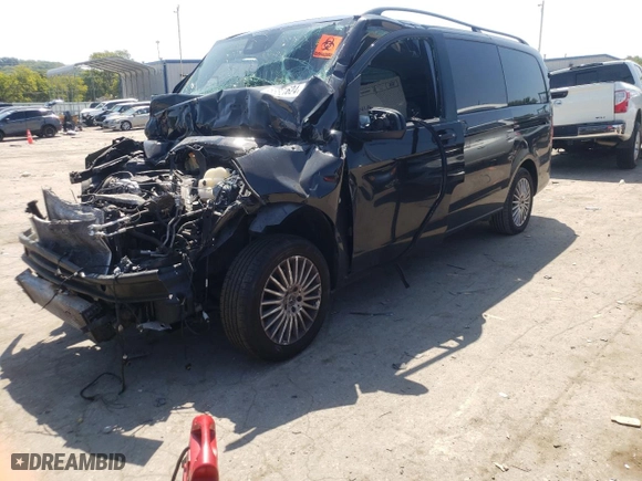 2018 Mercedes-Benz Metris Passenger Van with VIN WD4PG2EE5J3421180, listed as a Copart auction lot 68821624 with 0 mi miles and Salvage Title. Bid and sale history available at carsss.com. Image 1.