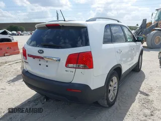 2011 Kia Sorento EX with VIN 5XYKUDA22BG008845, listed as a IAAI auction lot 41911107 with 207,362 mi miles. Bid and sale history available at carsss.com. Image 4.