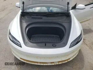 2025 Tesla Model 3 Long Range z VIN 5YJ3E1EAXSF971341, wystawiony jako Copart lot #57615695 z przebiegiem 4 823 mil mil oraz Szkoda całkowita • Salvage title. Historia ofert i sprzedaży dostępna na DreamBid. Obrazek 11.