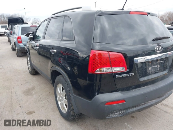 2011 Kia Sorento LX with VIN 5XYKTDA15BG033653, listed as a IAAI auction lot 41844960 with 227,336 mi miles. Bid and sale history available at carsss.com. Image 3.