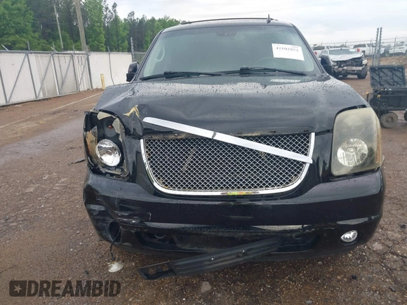 2008 GMC Yukon SLT 4SB z VIN 1GKFK13018J146391, wystawiony jako IAAI lot #42102852 z przebiegiem 305 880 mil mil oraz . Historia ofert i sprzedaży dostępna na DreamBid. Obrazek 6.