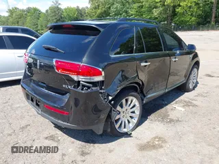 2015 Lincoln MKX z VIN 2LMDJ6JK2FBL24933, wystawiony jako IAAI lot #42227883 z przebiegiem 145 072 mil mil oraz . Historia ofert i sprzedaży dostępna na DreamBid. Obrazek 4.