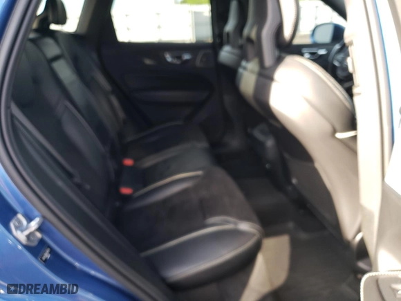 2018 Volvo XC60 R-Design with VIN YV4A22RM2J1011736, listed as a Copart auction lot 61342734 with 100,790 mi miles and Non Repairable. Bid and sale history available at carsss.com. Image 11.