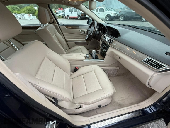 2014 Mercedes-Benz E 350 Luxury with VIN WDDHF8JB3EA885821, listed as a Copart auction lot 60853215 with 163,195 mi miles and Clean title. Bid and sale history available at DreamBid. Image 5.