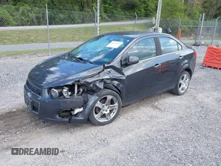 2016 Chevrolet Sonic LTZ z VIN 1G1JE5SB5G4137710, wystawiony jako IAAI lot #42131625 z przebiegiem 152 941 mil mil oraz . Historia ofert i sprzedaży dostępna na DreamBid. Obrazek 2.