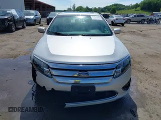 2010 Ford Fusion SE z VIN 3FAHP0HA6AR238485, wystawiony jako IAAI lot #42237682 z przebiegiem 147 260 mil mil oraz . Historia ofert i sprzedaży dostępna na DreamBid. Obrazek 12.