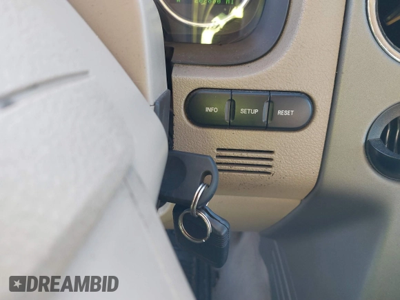 2004 Ford F-150 XL с VIN 1FTPX12514NB74239, выставлен на аукционе IAAI как лот 40883919 с пробегом 202 880 миль миль и . История ставок и продаж доступна на DreamBid. Изображение 11.