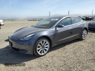 2018 Tesla Model 3 Long Range Battery z VIN 5YJ3E1EB0JF113044, wystawiony jako Copart lot #57056865 z przebiegiem 65 613 mil mil oraz Szkody całkowita. Historia ofert i sprzedaży dostępna na DreamBid. Obrazek 1.