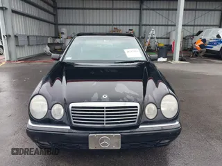 1996 Mercedes-Benz E-Class with VIN WDBJF55F0TJ007170, listed as a IAAI auction lot 41147514 with 122,044 mi miles. Bid and sale history available at carsss.com. Image 6.