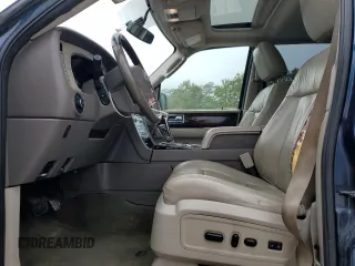 2016 Lincoln Navigator Select z VIN 5LMJJ2HT4GEL06104, wystawiony jako Copart lot #45291395 z przebiegiem 185 604 mil mil oraz Szkoda całkowita • Salvage title. Historia ofert i sprzedaży dostępna na DreamBid. Obrazek 7.