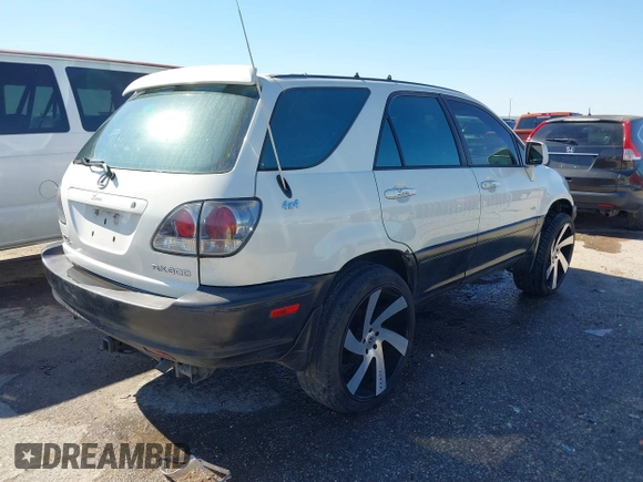 1999 Lexus RX 300 Luxury SUV with VIN JT6HF10U1X0086852, listed as a IAAI auction lot 41383711 with 284,047 mi miles. Bid and sale history available at carsss.com. Image 4.