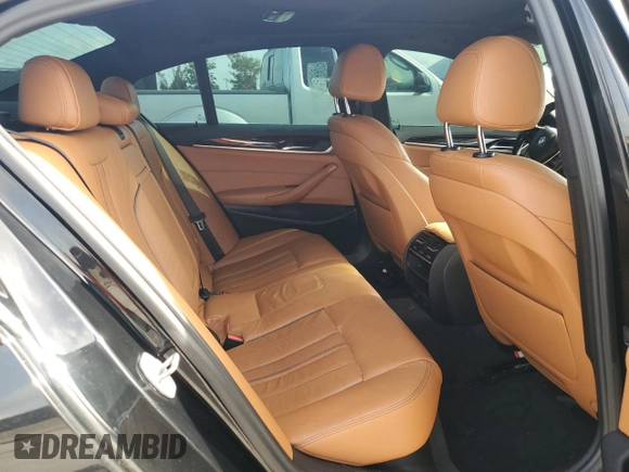 2017 BMW 5 Series 530i z VIN WBAJA5C34HG456328, wystawiony jako Copart lot #60227685 z przebiegiem 121 615 mil mil oraz Czysty tytuł • Clean title. Historia ofert i sprzedaży dostępna na DreamBid. Obrazek 10.