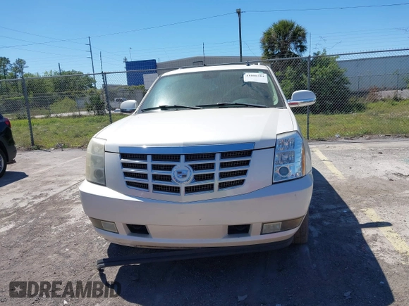 2008 Cadillac Escalade with VIN 1GYEC63888R120115, listed as a IAAI auction lot 41806284 with 233,756 mi miles. Bid and sale history available at carsss.com. Image 6.