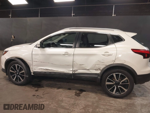 2017 Nissan Rogue Sport SL with VIN JN1BJ1CR4HW103472, listed as a IAAI auction lot 41856392 with 38,584 mi miles. Bid and sale history available at carsss.com. Image 6.