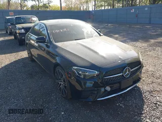 2021 Mercedes-Benz E 350 z VIN W1KZF8EB2MA890084, wystawiony jako IAAI lot #42129045 z przebiegiem 45 583 mil mil oraz . Historia ofert i sprzedaży dostępna na DreamBid. Obrazek 1.