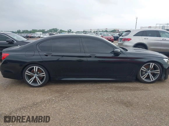 2017 BMW 7 Series 740i z VIN WBA7E2C36HG741092, wystawiony jako IAAI lot #42029625 z przebiegiem 60 389 mil mil oraz . Historia ofert i sprzedaży dostępna na DreamBid. Obrazek 13.
