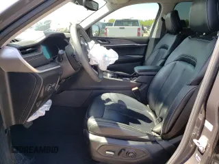 2023 Jeep Grand Cherokee Limited z VIN 1C4RJJBG8P8101321, wystawiony jako Copart lot #48723865 z przebiegiem 33 062 mil mil oraz Szkoda całkowita • Salvage title. Historia ofert i sprzedaży dostępna na DreamBid. Obrazek 7.