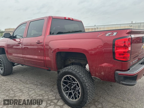 2018 Chevrolet Silverado 1500 LT with VIN 3GCUKREC0JG399301, listed as a Copart auction lot 53949965 with 164,299 mi miles and Clean Title. Bid and sale history available at carsss.com. Image 3.