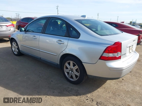 2006 Volvo S40 2.4L with VIN YV1MS390062206586, listed as a IAAI auction lot 41637405 with 90,789 mi miles. Bid and sale history available at carsss.com. Image 3.