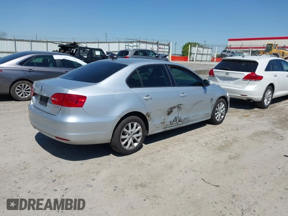2012 Volkswagen Jetta Sedan SE w/Convenience with VIN 3VWDX7AJXCM424510, listed as a IAAI auction lot 41851124 with 155,532 mi miles. Bid and sale history available at carsss.com. Image 4.