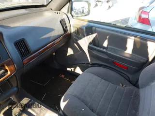 1997 Jeep Grand Cherokee Laredo with VIN 1J4GZ58SXVC687950, listed as a IAAI auction lot 40978411 with 176,514 mi miles. Bid and sale history available at carsss.com. Image 5.