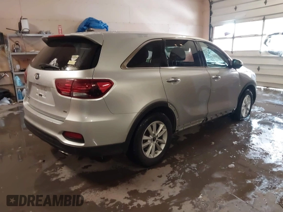 2020 Kia Sorento LX V6 with VIN 5XYPGDA53LG647938, listed as a IAAI auction lot 41541659 with 75,161 mi miles. Bid and sale history available at carsss.com. Image 4.