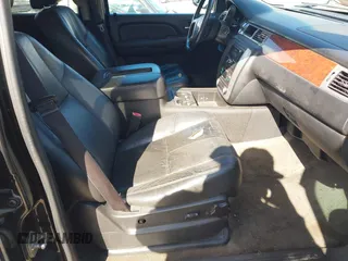 2013 GMC Yukon XL SLT with VIN 1GKS1KE02DR176998, listed as a IAAI auction lot 41839522 with 175,923 mi miles. Bid and sale history available at carsss.com. Image 5.