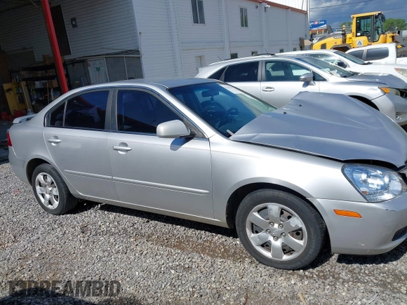 2008 Kia Optima LX z VIN KNAGE123385225909, wystawiony jako IAAI lot #42184219 z przebiegiem 118 300 mil mil oraz . Historia ofert i sprzedaży dostępna na DreamBid. Obrazek 13.
