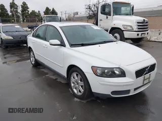2006 Volvo S40 2.4L with VIN YV1MS390662186229, listed as a IAAI auction lot 41730381 with 121,090 mi miles. Bid and sale history available at carsss.com. Image 1.