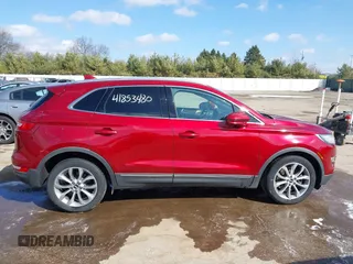 2015 Lincoln MKC z VIN 5LMCJ1A90FUJ32652, wystawiony jako IAAI lot #41853480 z przebiegiem 110 219 mil mil oraz . Historia ofert i sprzedaży dostępna na DreamBid. Obrazek 13.