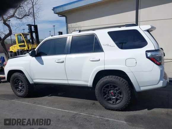 2018 Toyota 4Runner SR5 with VIN JTEBU5JR8J5543622, listed as a IAAI auction lot 41770031 with 101,272 mi miles. Bid and sale history available at carsss.com. Image 14.