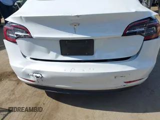 2023 Tesla Model 3 z VIN 5YJ3E1EA2PF465882, wystawiony jako IAAI lot #42257900 z przebiegiem 39 572 mil mil oraz . Historia ofert i sprzedaży dostępna na DreamBid. Obrazek 6.