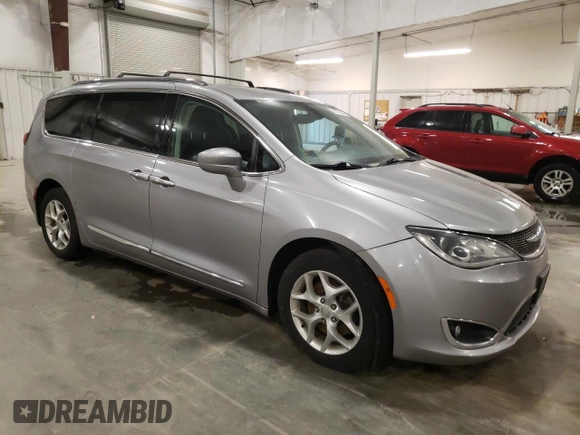 2017 Chrysler Pacifica Touring L Plus with VIN 2C4RC1EG0HR518864, listed as a Copart auction lot 55172925 with 204,057 mi miles and Clean Title. Bid and sale history available at DreamBid. Image 4.