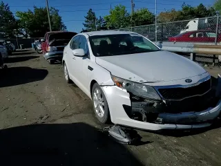 2013 Kia Optima LX z VIN 5XXGM4A71DG182351, wystawiony jako Copart lot #53869324 z przebiegiem 125 893 mil mil oraz Szkoda całkowita • Salvage title. Historia ofert i sprzedaży dostępna na DreamBid. Obrazek 10.