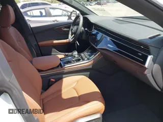 2025 Audi Q8 Premium Plus z VIN WA1EVBF18SD011370, wystawiony jako IAAI lot #42033326 z przebiegiem 164 mil mil oraz . Historia ofert i sprzedaży dostępna na DreamBid. Obrazek 5.
