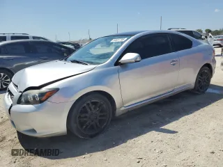 2010 Scion tC z VIN JTKDE3B72A0313592, wystawiony jako Copart lot #54537795 z przebiegiem 153 205 mil mil oraz Szkoda całkowita • Salvage title. Historia ofert i sprzedaży dostępna na DreamBid. Obrazek 1.