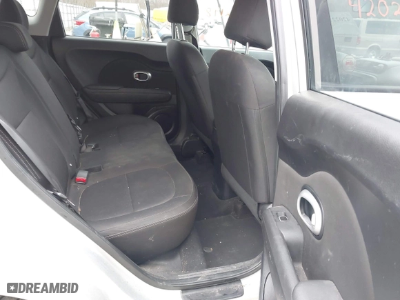 2019 Kia Soul with VIN KNDJN2A25K7687262, listed as a IAAI auction lot 42022198 with 100,727 mi miles. Bid and sale history available at carsss.com. Image 8.