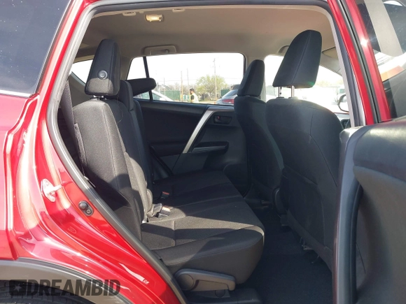2017 Toyota RAV4 LE z VIN JTMZFREV1HJ114691, wystawiony jako IAAI lot #41920061 z przebiegiem 35 885 mil mil oraz . Historia ofert i sprzedaży dostępna na DreamBid. Obrazek 8.