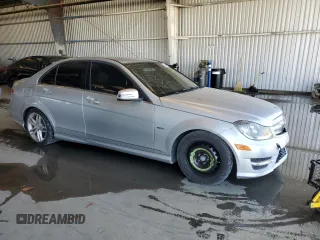 2012 Mercedes-Benz C 250 Sport с VIN WDDGF4HBXCR221640, выставлен на аукционе Copart как лот 62794345 с пробегом 85 561 миль миль и Чистый • Clean title. История ставок и продаж доступна на DreamBid. Изображение 4.