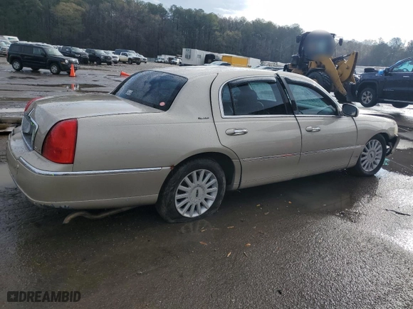 2005 Lincoln Town Car Signature with VIN 1LNHM81W55Y627273, listed as a Copart auction lot 86382344 with 151,303 mi miles and Salvage Title. Bid and sale history available at carsss.com. Image 3.