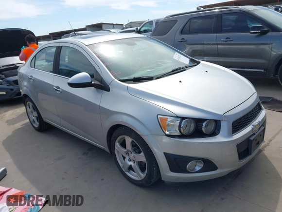 2012 Chevrolet Sonic LTZ z VIN 1G1JE5SB8C4210627, wystawiony jako IAAI lot #41662225 z przebiegiem 72 358 mil mil oraz . Historia ofert i sprzedaży dostępna na DreamBid. Obrazek 1.