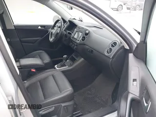 2016 Volkswagen Tiguan SEL z VIN WVGBV7AX3GW594729, wystawiony jako IAAI lot #41233805 z przebiegiem 92 997 mil mil oraz . Historia ofert i sprzedaży dostępna na DreamBid. Obrazek 5.
