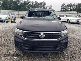 2023 Volkswagen Tiguan SE R-Line Black z VIN 3VVCB7AX5PM030017, wystawiony jako Copart lot #57315575 z przebiegiem 39 577 mil mil oraz Szkoda całkowita • Salvage title. Historia ofert i sprzedaży dostępna na DreamBid. Obrazek 5.
